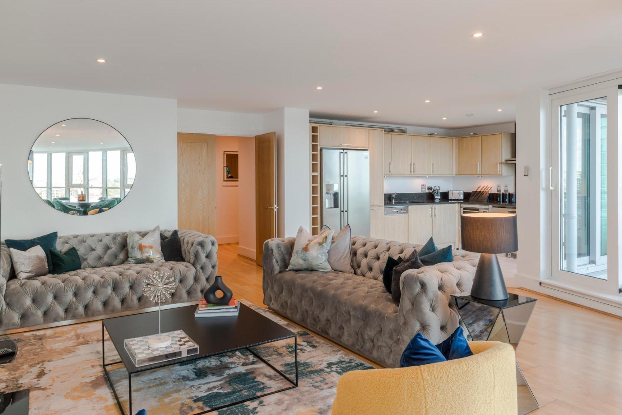 Thames View In Town! Large Luxxe Nomad Design Family Apartment *