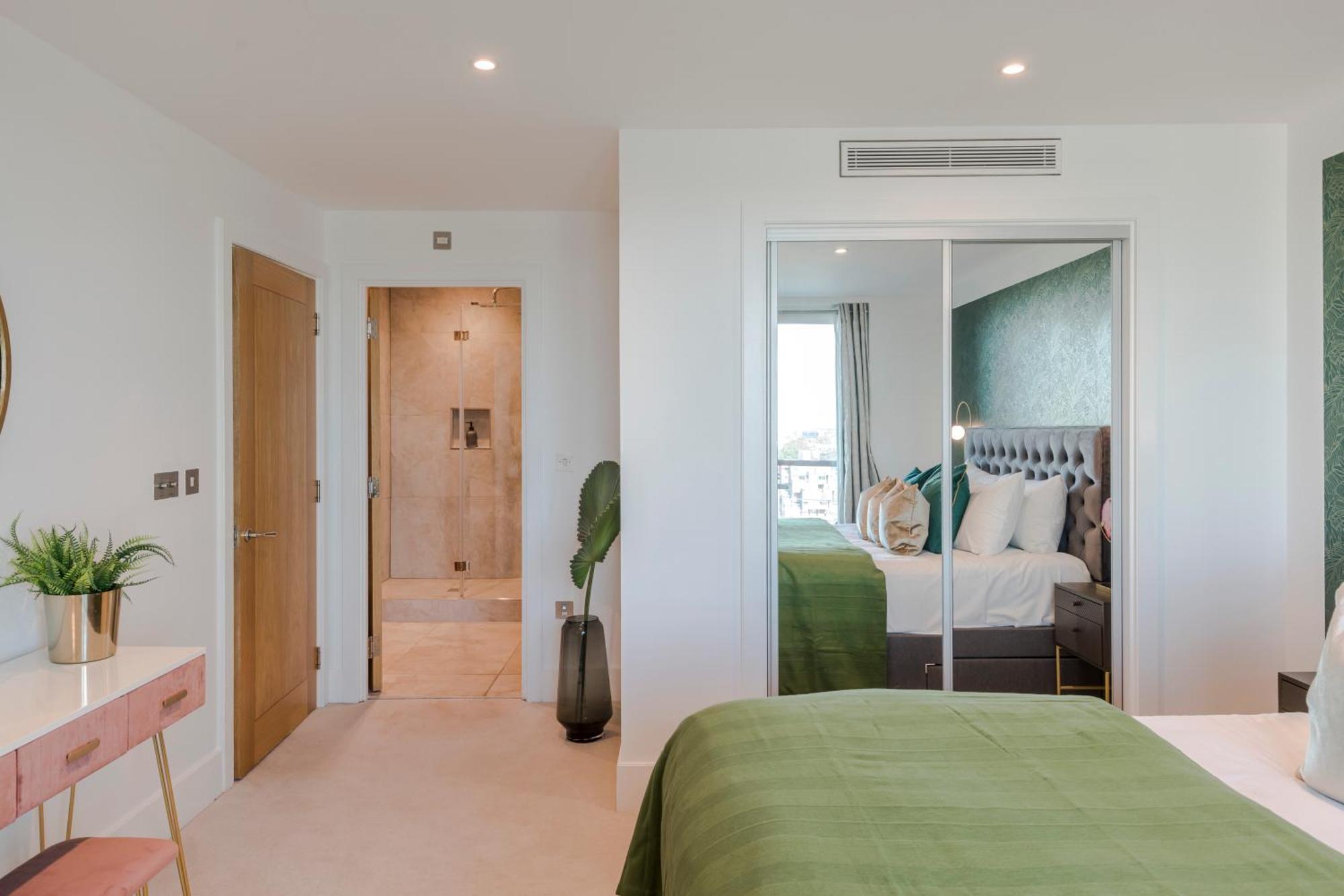 Thames View In Town! Large Luxxe Nomad Design Family Apartment London